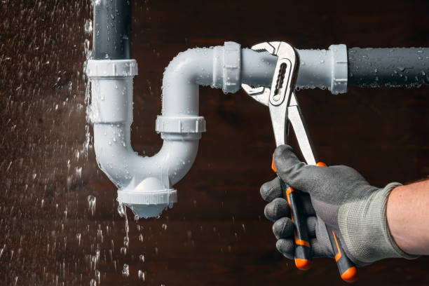Professional Plumbing technician working in Iola, TX
